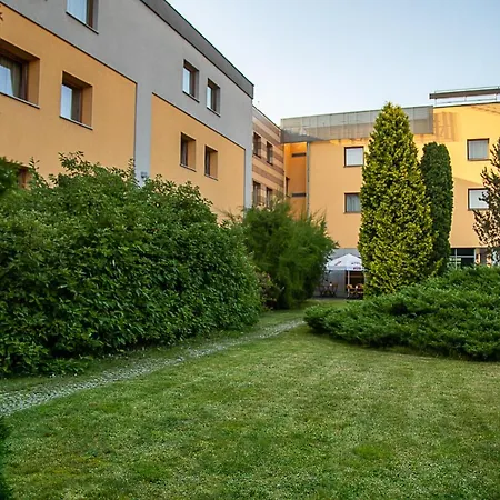 巴斯洛弗罗茨瓦夫高级酒店 3* 弗罗茨瓦夫